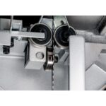 Tračna žaga Metabo BAS 318 Precision DNB z LED osvetlitvijo, dvema hitrostma in robustno konstrukcijo – idealna za natančno obdelavo lesa.