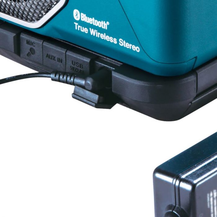 Akumulatorski-Bluetooth-zvocnik-18V-40V-AC-MAKITA