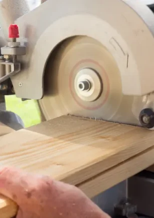 Kaj mora imeti dobra potopna krožna žaga za natančne reze?