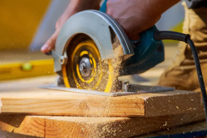 Najboljša ročna krožna žaga? Odvisno, kaj z njo režeš