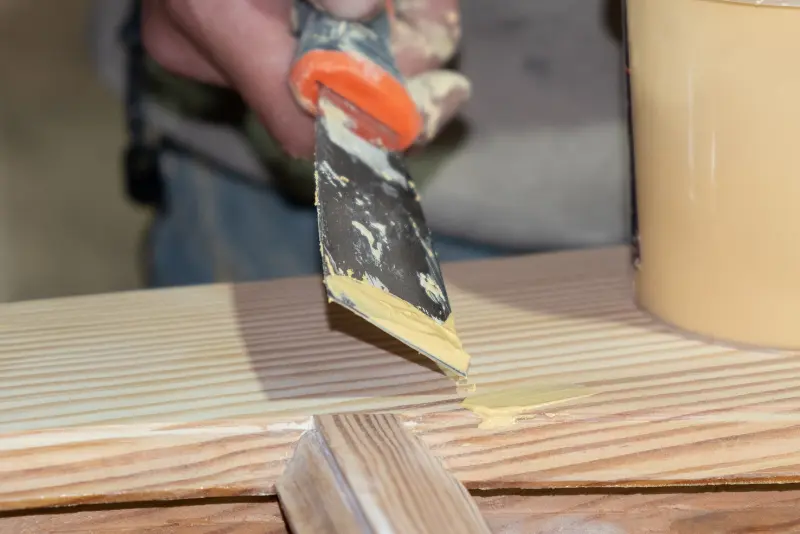 Kako izbrati pravi kit za les, kdaj ga uporabiti in zakaj?