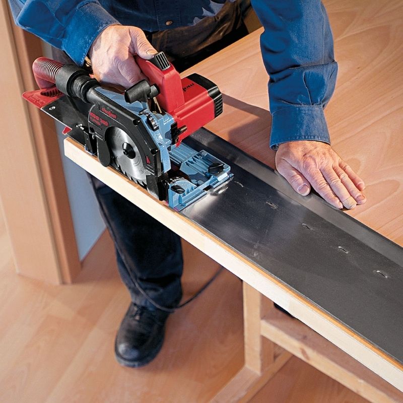 Mafell KSS 300 prenosni cross-cutting system za natančne prečne in potopne reze.